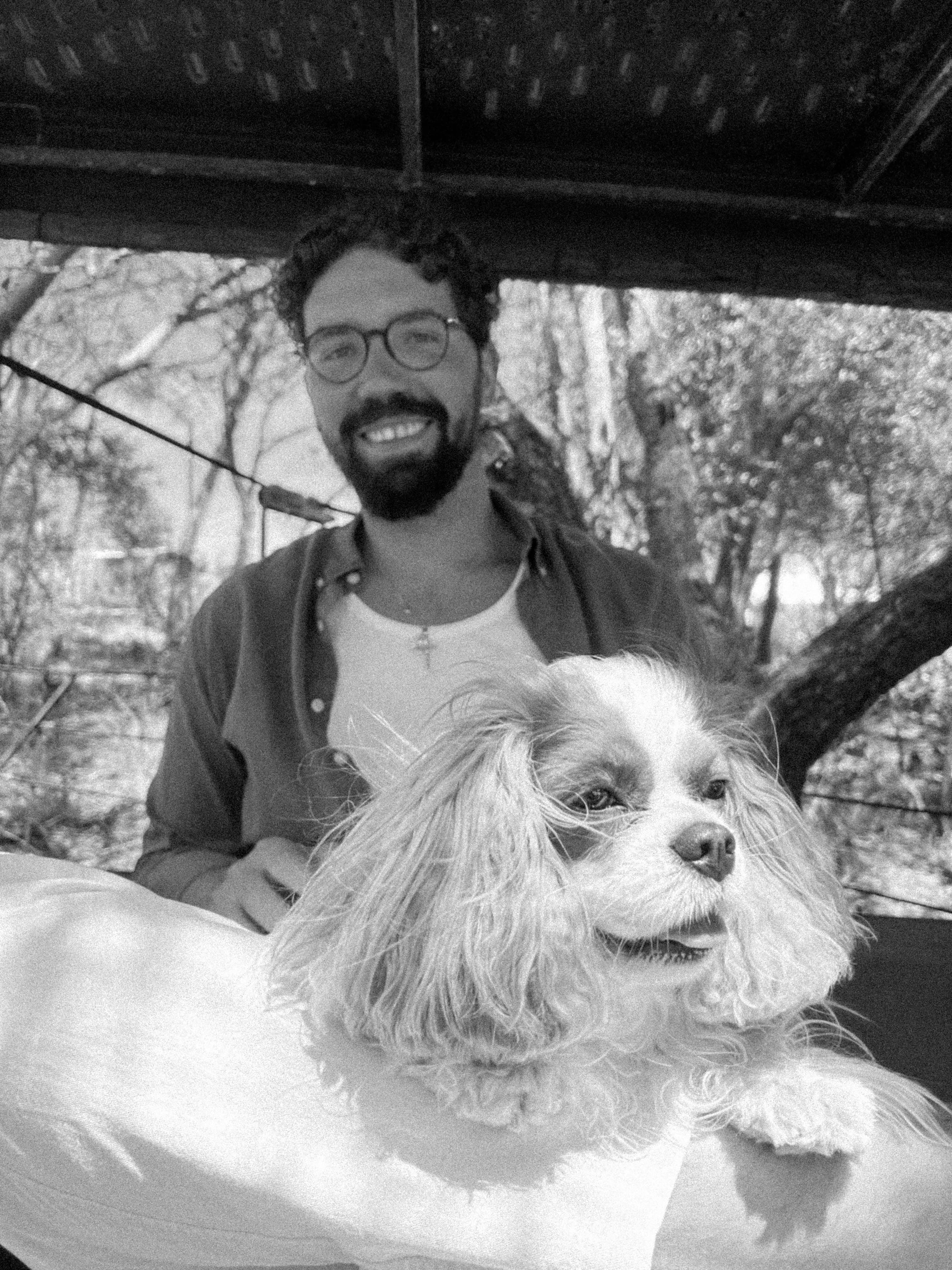 Luis Zubeldia con su perra, Lapa